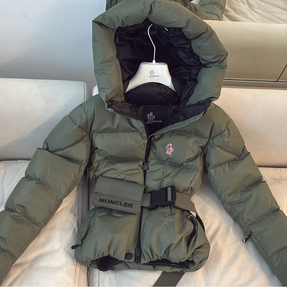 Moncler Grenoble Bouquetin ski jacket
by Moncler Grenoble